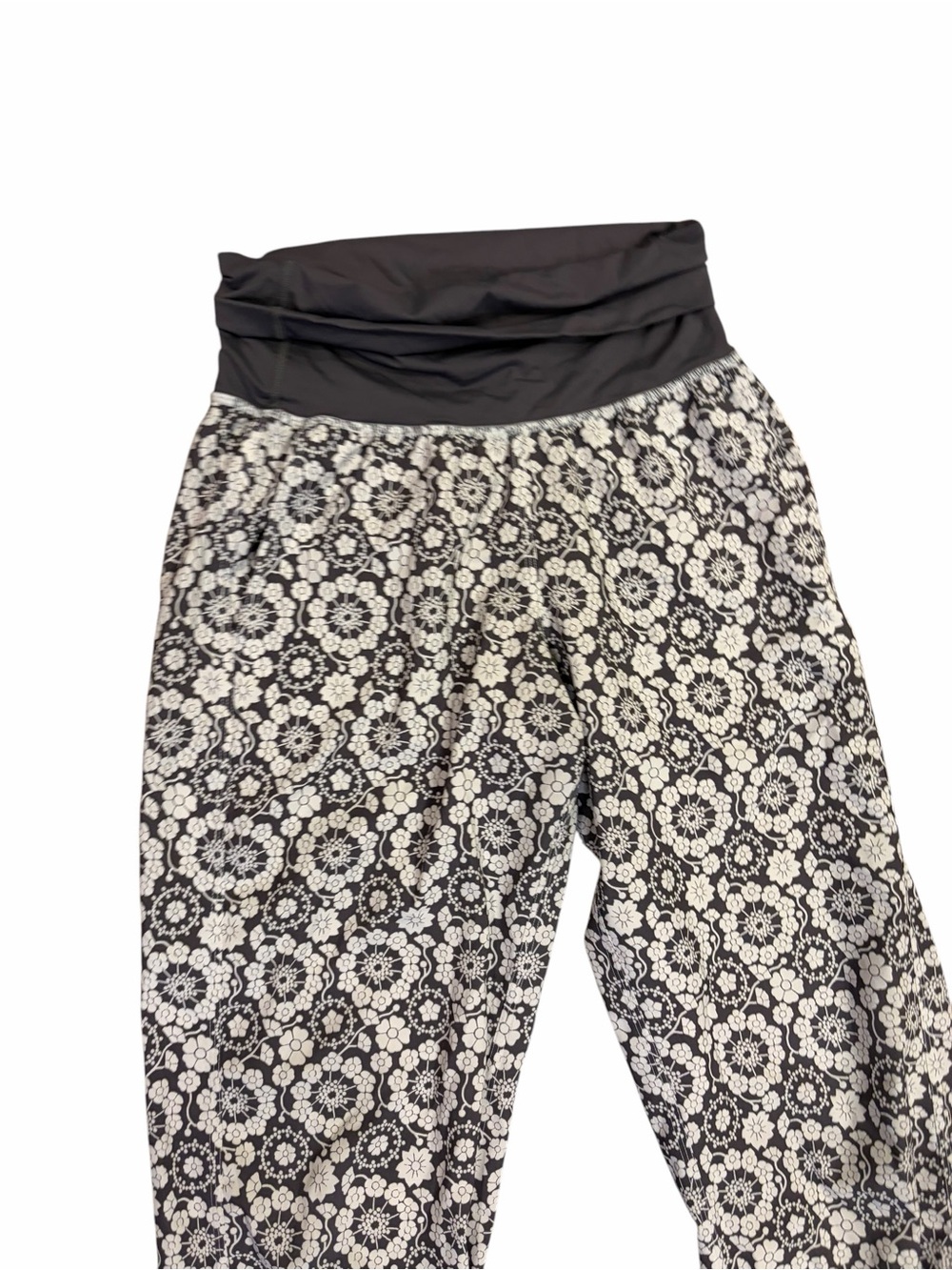 Lululemon OM Pants Gray Nimby Floral Size 4 - Picture 6 of 8
